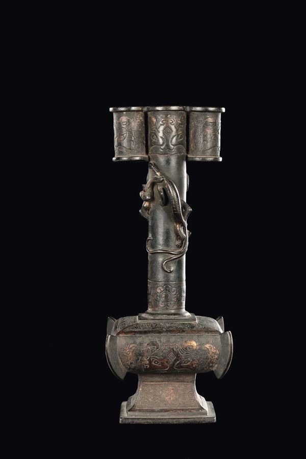 Vaso in bronzo con tracce di doratura con due draghetti in rilievo, Cina, Dinastia Ming, XVII secolo