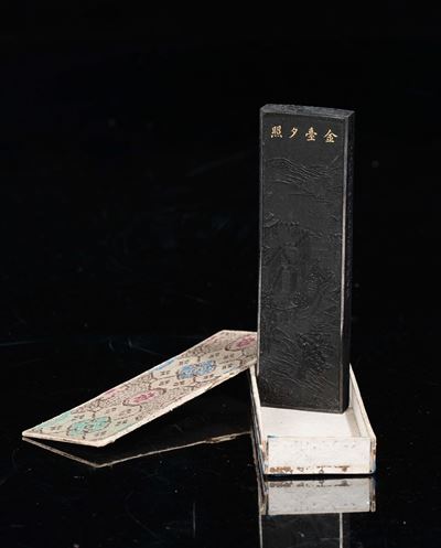 Una Piccola Placchetta in Inchiostro con Paesaggio e Ideogrammi, Cina, XX Secolo