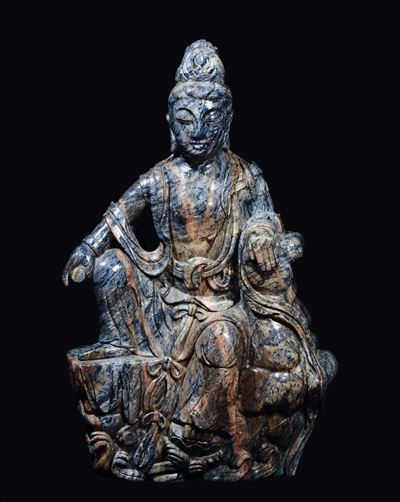 Guanyin, Grande figura seduta in lapislazzulo con russet, Cina, XX secolo