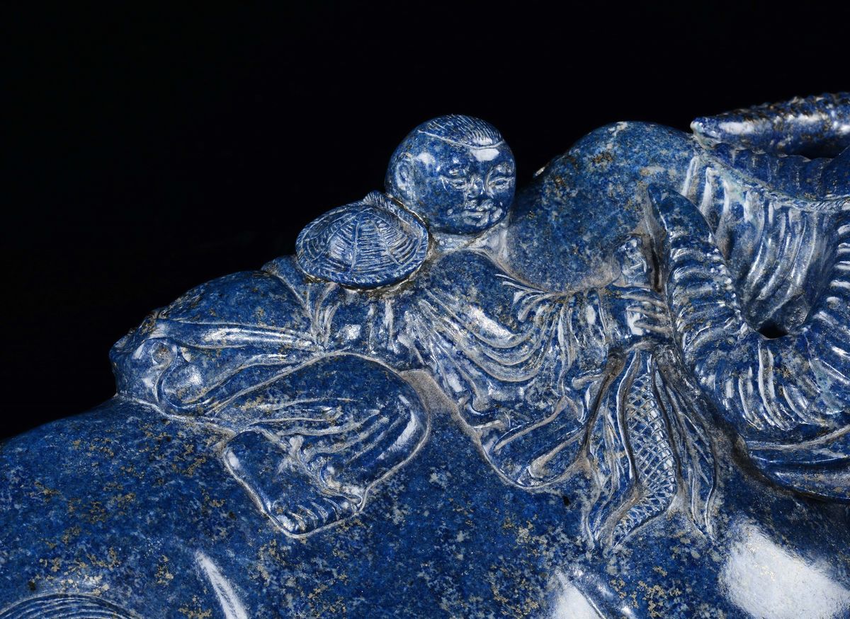 Scultura in lapislazzulo raffigurante un bufalo sdraiato con bambino sul dorso, Cina, Dinastia Qi...