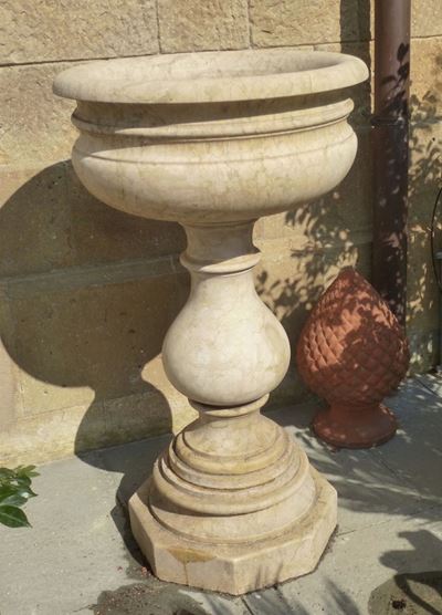 Acquasantiera in Marmo Rosa