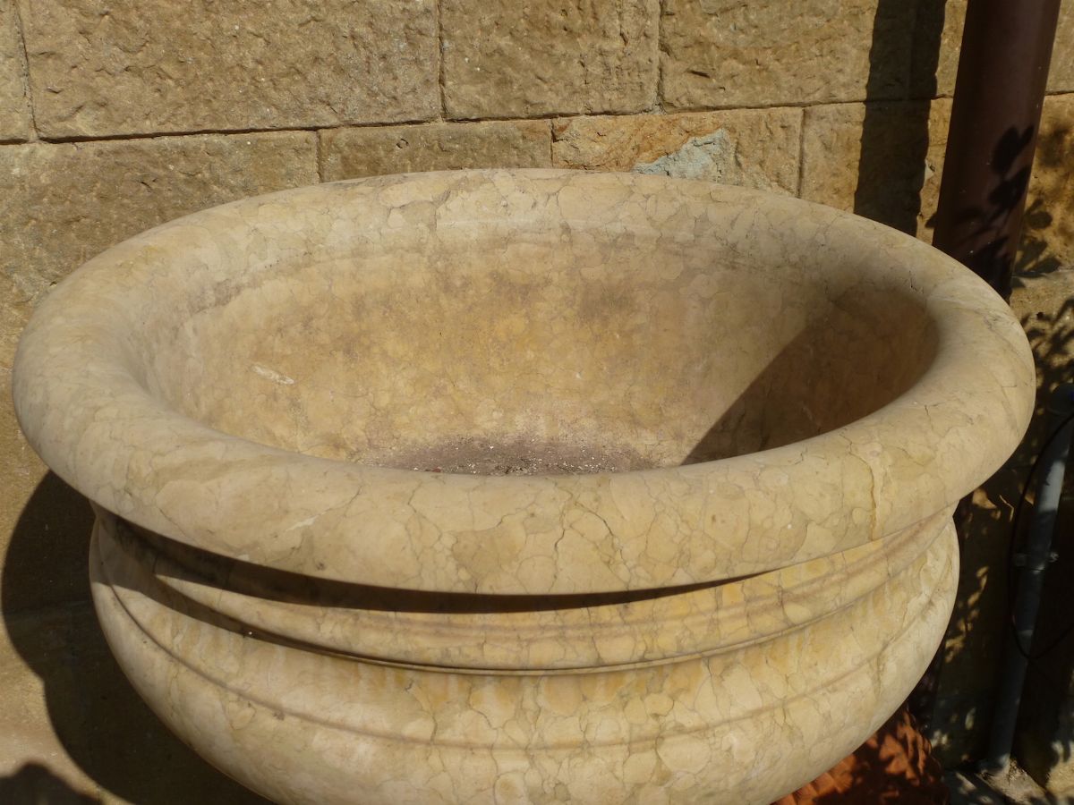 Acquasantiera in Marmo Rosa