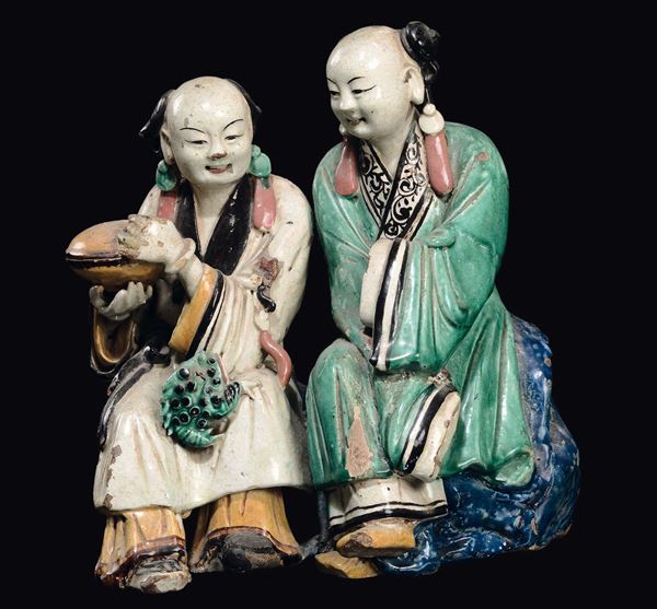 Gruppo in terracotta invetriata raffigurante due Guanyin sedute, Cina, Dinastia Qing, XIX secolo