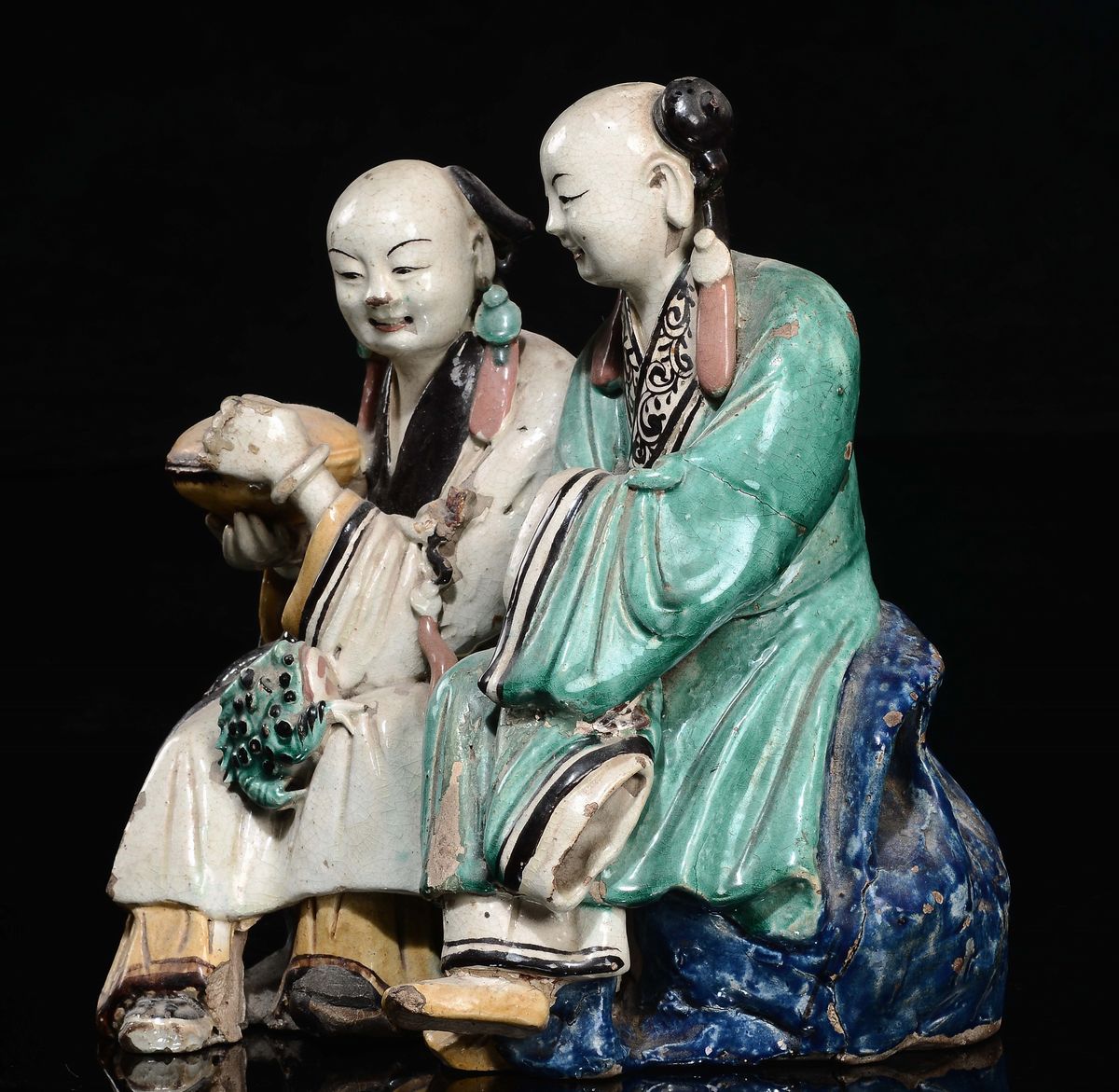 Gruppo in Terracotta Invetriata Raffigurante Due Guanyin Sedute, Cina, Dinastia Qing, XIX Secolo
