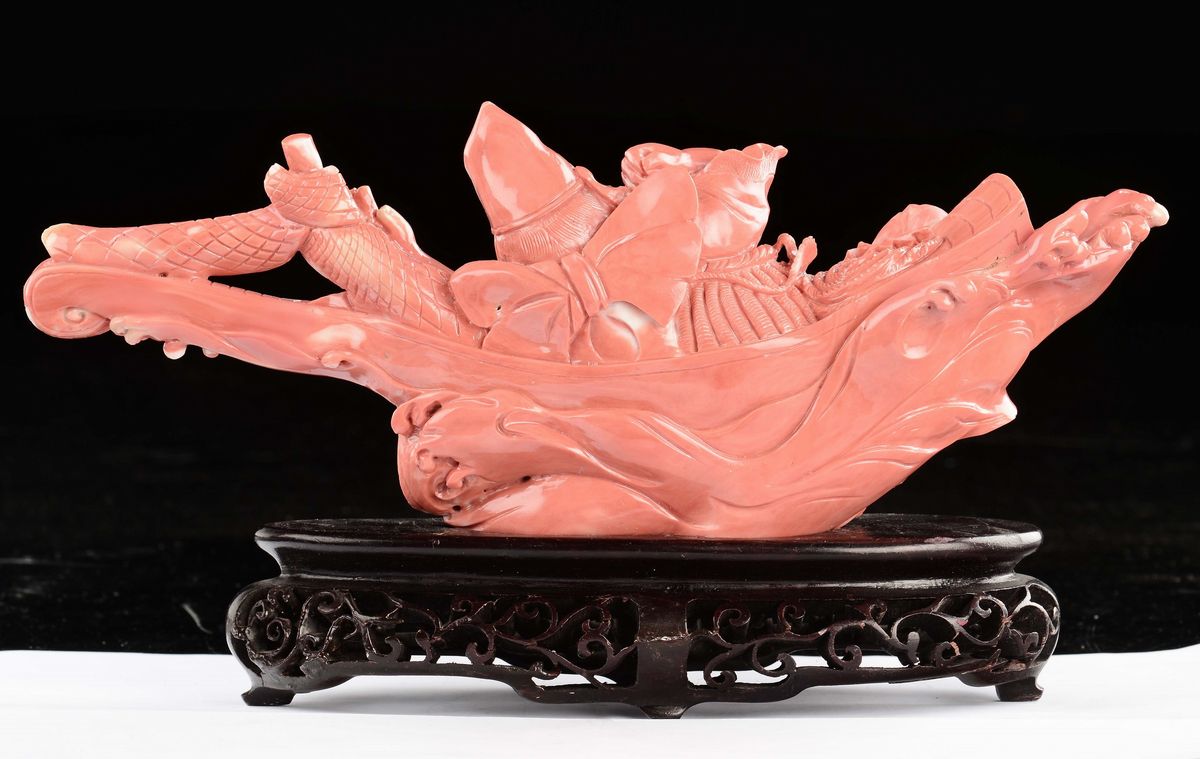 Scultura in Corallo Raffigurante Pescatore su Barca e Pesce, Cina, Dinastia Qing, Fine XIX Secolo
