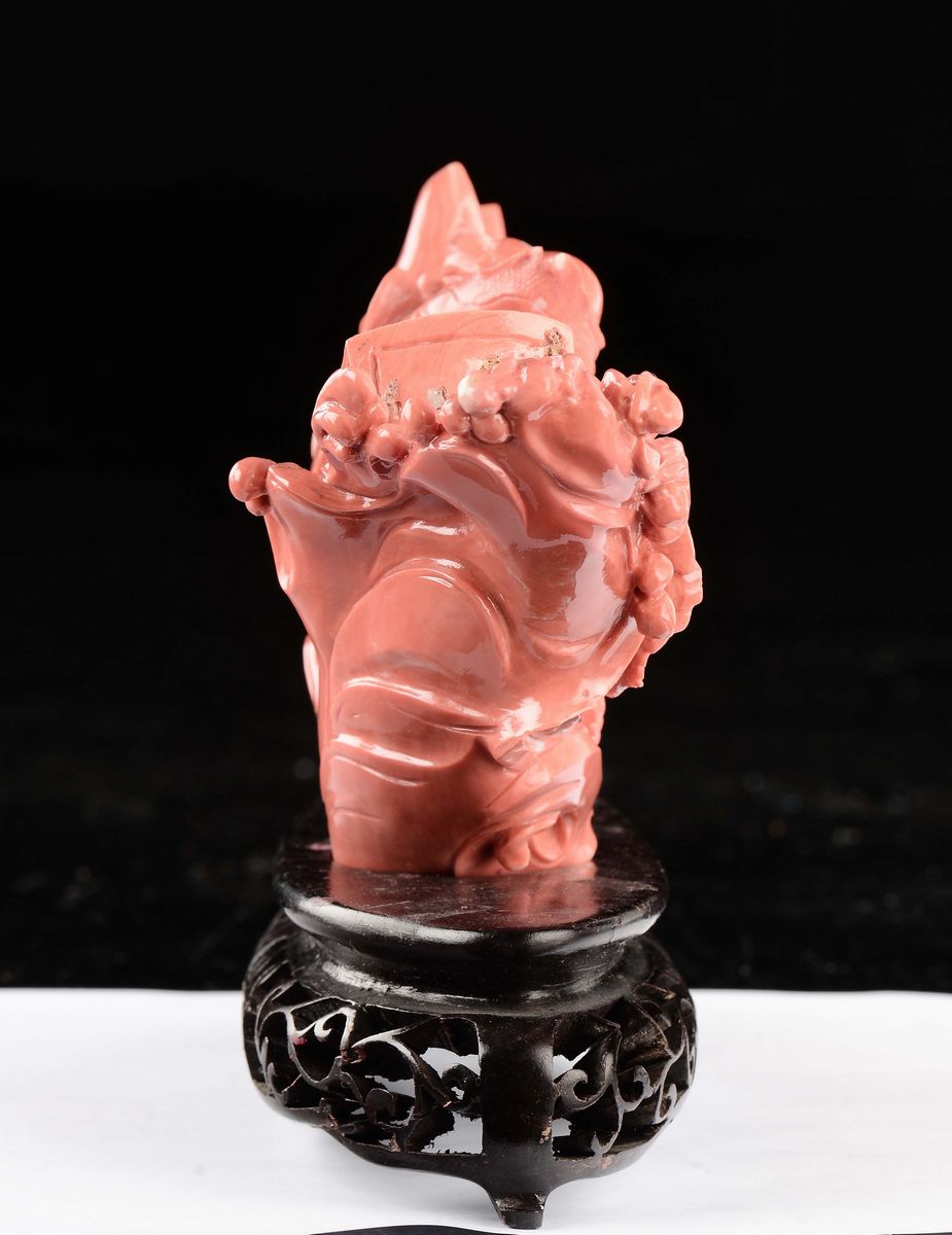 Scultura in Corallo Raffigurante Pescatore su Barca e Pesce, Cina, Dinastia Qing, Fine XIX Secolo
