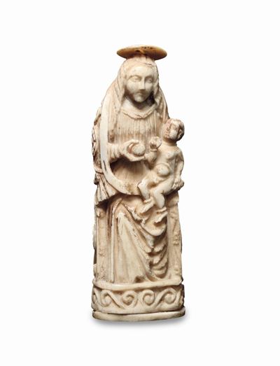 Figura di Madonna in Trono con Bambino in Avorio Scolpito, Arte Coloniale Spagnola o Portoghese d...