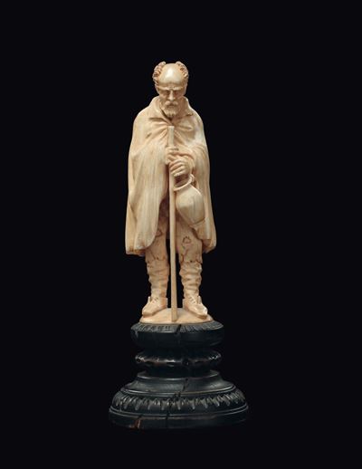 Scultura in Avorio Raffigurante Vecchio Viandante, Scultore D'oltralpe del XIX Scolo.