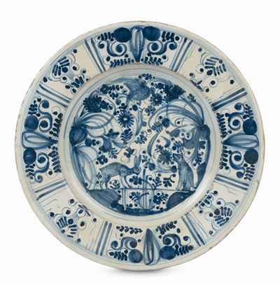 Piatto in Maiolica con Decorazione Monocroma Turchina Calligrafica Naturalistica, Savona Inizio X...