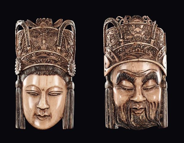Coppia di maschere in avorio raffiguranti Guanyin e Dignitario, Cina, Dinastia Qing, XIX secolo