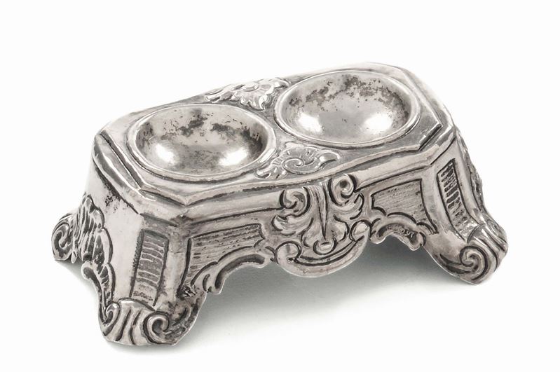Saliera doppia in argento sbalzato con punzoni di Palermo e del console per il 1797  - Asta Argenti da Collezione Italiani ed Europei - II - Cambi Casa d'Aste