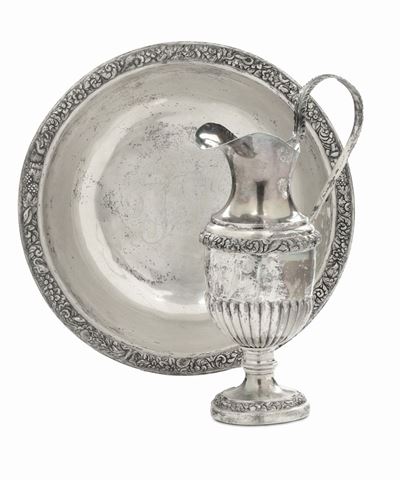 Servizio da Lavabo in Argento Sbalzato e Cesellato con Decoro a Maruzzella, Punzoni di Titolo in ...