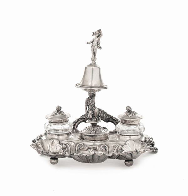 Calamaio in argento sbalzato, cesellato e vetro, bolli dell'impero Austro-Ungarico del XIX secolo
