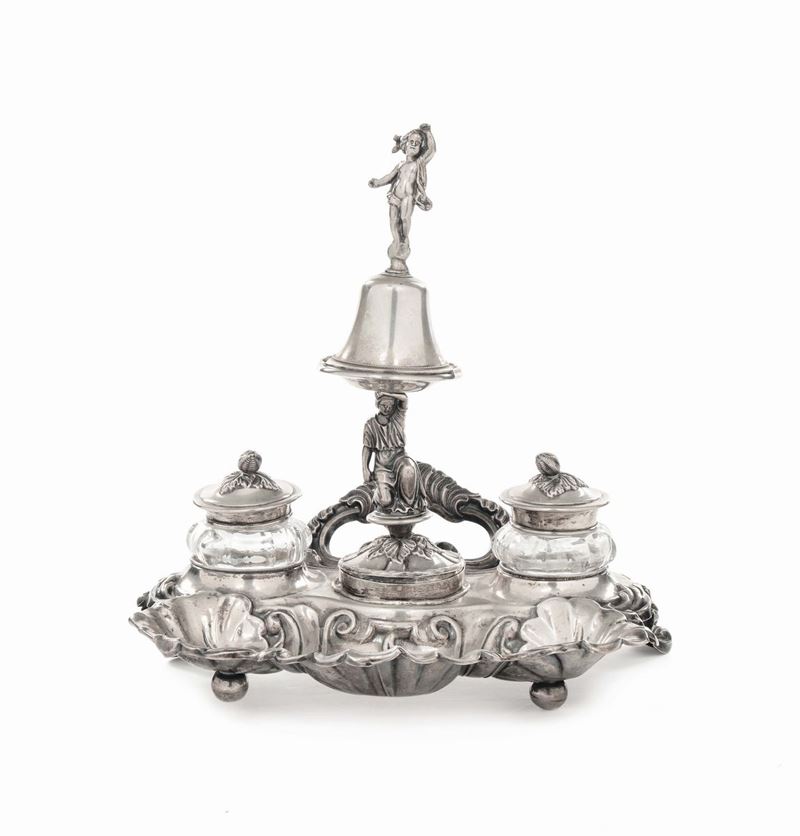 Calamaio in argento sbalzato, cesellato e vetro, bolli dell'impero Austro-Ungarico del XIX secolo  - Asta Argenti da Collezione Italiani ed Europei - II - Cambi Casa d'Aste