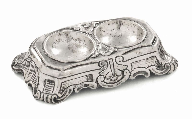 Saliera doppia in argento sbalzato con punzoni di Palermo e del console per il 1781  - Asta Argenti da Collezione Italiani ed Europei - II - Cambi Casa d'Aste