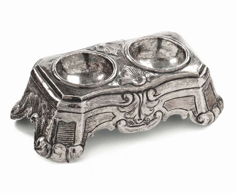Saliera doppia in argento sbalzato con punzoni di Palermo e del console per il 1773  - Asta Argenti da Collezione Italiani ed Europei - II - Cambi Casa d'Aste