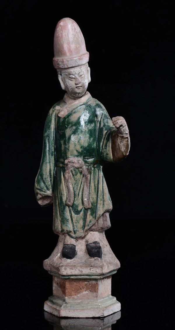 A glazed pottery dignitary figure, China, Ming Dynasty, 17th century
