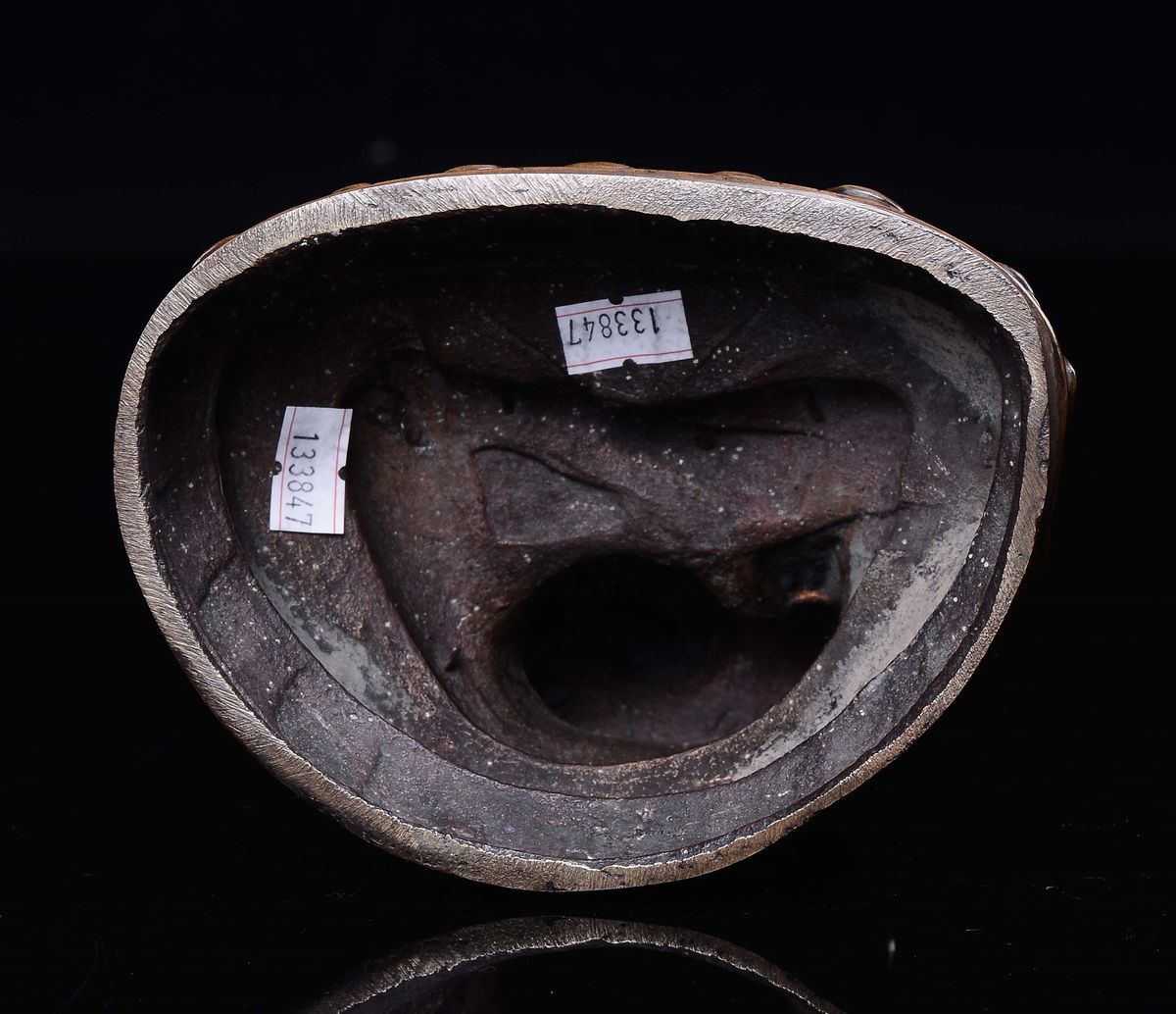 Scultura in Rame Raffigurante Buddha Seduto su Doppio Fiore di Loto, Cina, XX Secolo