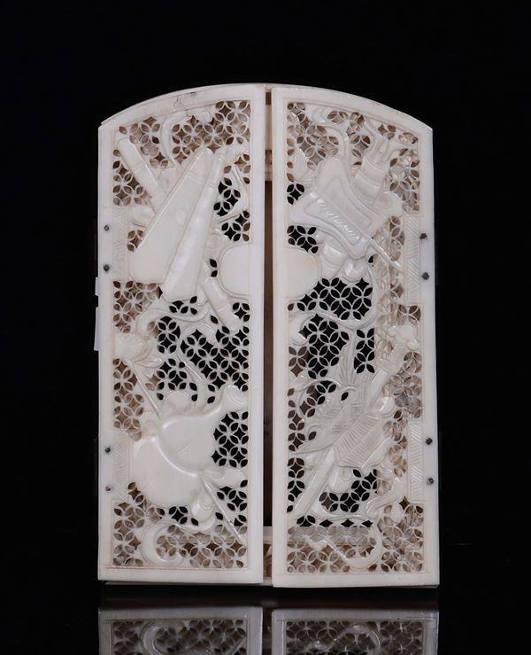 A small ivory frame with fretworked windows, China, Qing Dynasty, 19th century