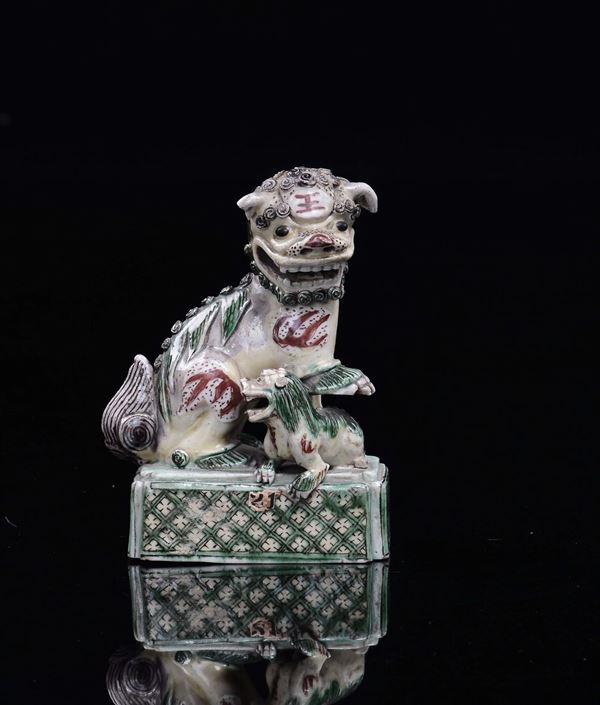 A polychrome porcelain Pho dog figure, China, Qing Dynasty, 19th century