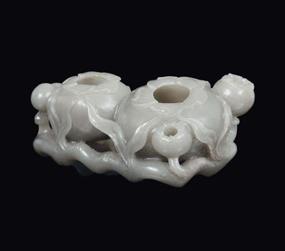 Cina, Dinastia Qing, Calamaio a doppio corpo in giada bianca Celadon a guisa di frutto, XIX secol...