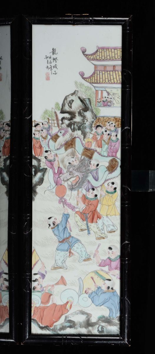 Coppia di placche in porcellana policroma con fanciulli, Cina, XX secolo