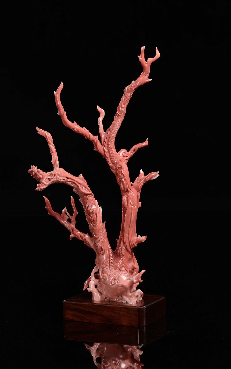Ramo Scolpito in Corallo con Guanyin e Dragone, Cina, Dinastia Qing, Fine XIX Secolo