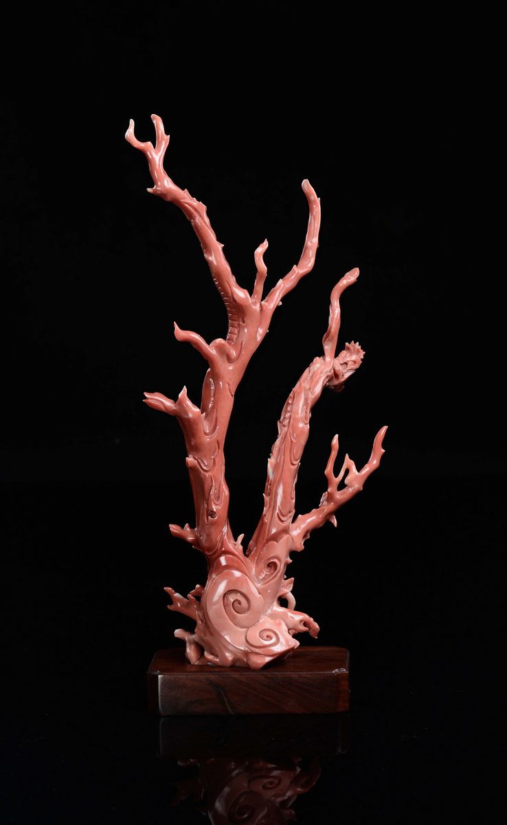 Ramo Scolpito in Corallo con Guanyin e Dragone, Cina, Dinastia Qing, Fine XIX Secolo