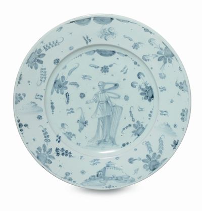 Piatto in Maiolica Bianca e Blu, Savona, Marca Corona, XVIII Secolo