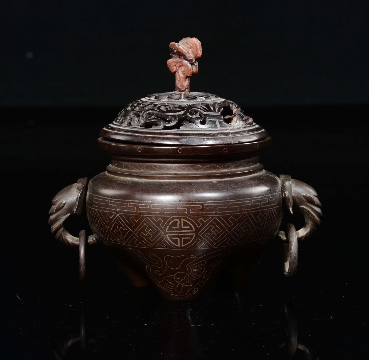 Incensiere in bronzo intarsiato in argento con coperchio in legno traforato, Cina, Dinastia Qing,...