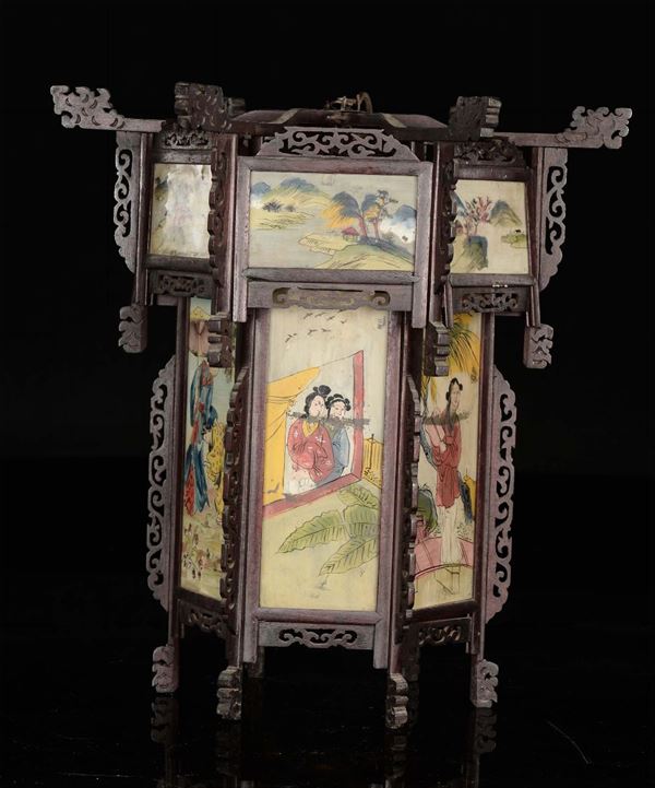 Lanterna in legno con placche in vetro dipinte con paesaggi e Guanyin, Cina, Dinastia Qing, XIX secolo