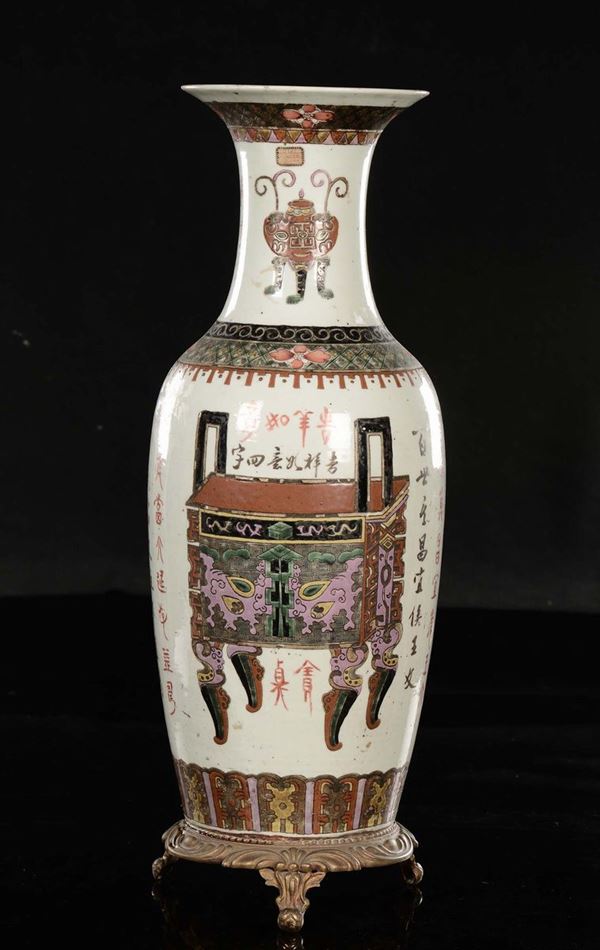A polychrome porcelain vase with inscriptions on a bronze base, China, Qing Dynasty, 19th century