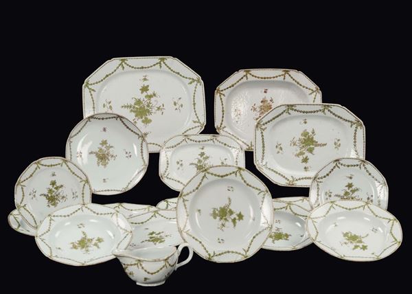 A polychrome porcelain service with green decoration made by 27 elements, China, Qing Dynasty, 19th century