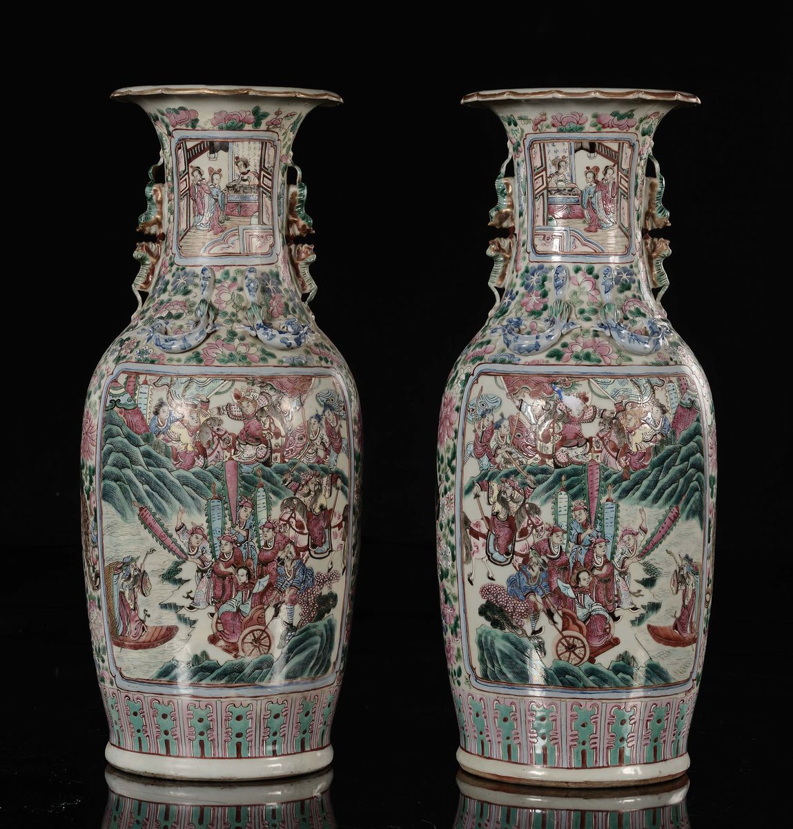 Coppia di Vasi in Porcellana Famiglia Rosa con Scene di Vita di Corte Entro Riserve, Cina, Dinast...