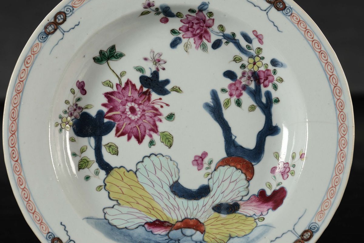 Sei Piatti in Porcellana Policroma con Rami di Fiori, Cina, Dinastia Qing, Epoca Qianlong (1736-1...