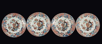 Cina, Quattro piatti in porcellana policroma decorati con fiori, Dinastia Qing, epoca Yongzheng (...