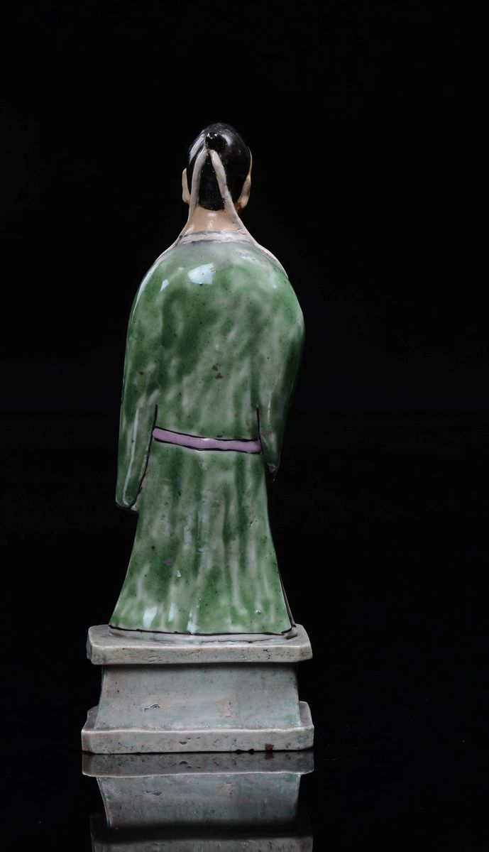 Figura di Dignitario in Porcellana Policroma, Cina, Dinastia Qing, XIX Secolo