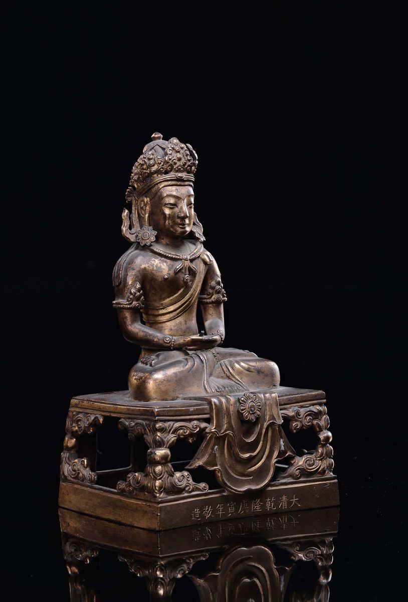 Figura di Amitaya in bronzo dorato, Cina, Dinastia Qing, periodo Qianlong (1736-1795), altezza 18...