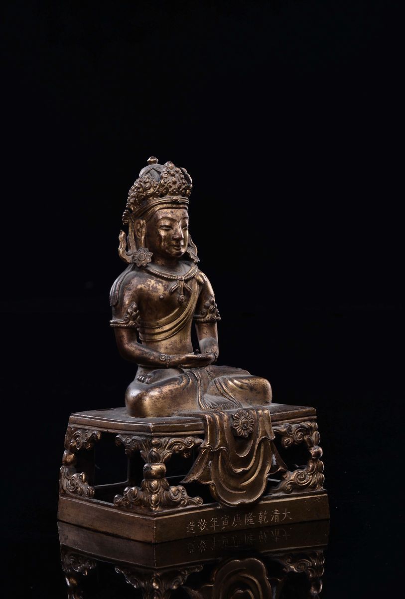Figura di Amitaya in bronzo dorato, Cina, Dinastia Qing, periodo Qianlong (1736-1795), altezza 18...