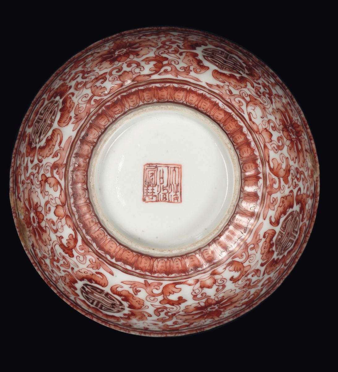Ciotolina con Coperchio in Porcellana a Smalti Policromi con Decoro Arancione di Fiori di Loto e ...