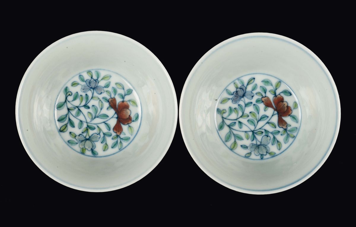 Coppette da libagione in porcellana Ducai, decoro floreale, Cina, XX secolo