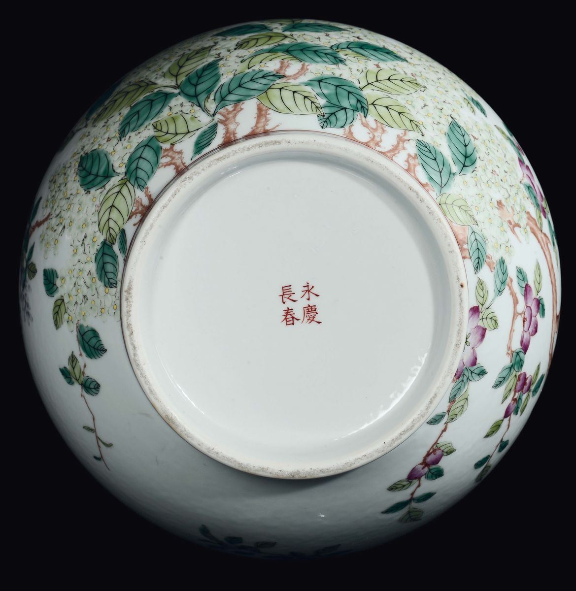 Vaso a Testa D'aglio in Porcellana a Smalti Policromi con Fiori e Uccelli, Cina, Dinastia Qing, M...