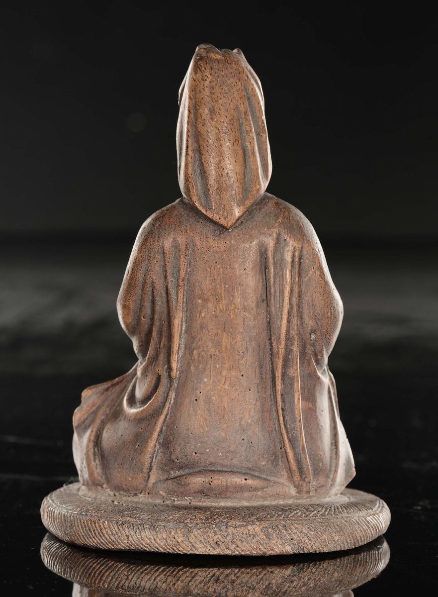 Guanyin Scolpita in Legno con Pergamena in Mano, Cina, Dinastia Qing, XIX Secolo