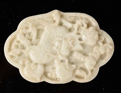 Placca in Giada Bianca Raffigurante Cane di Pho, Cina, XX Secolo