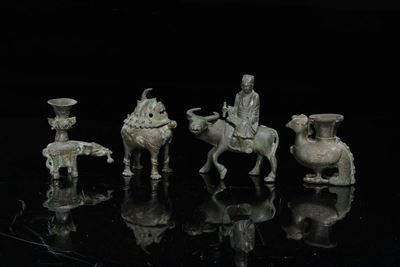Lotto di Quattro Sculture in Bronzo, un Dignitario su Bufalo e Tre Incensieri a Guisa di Animali ...
