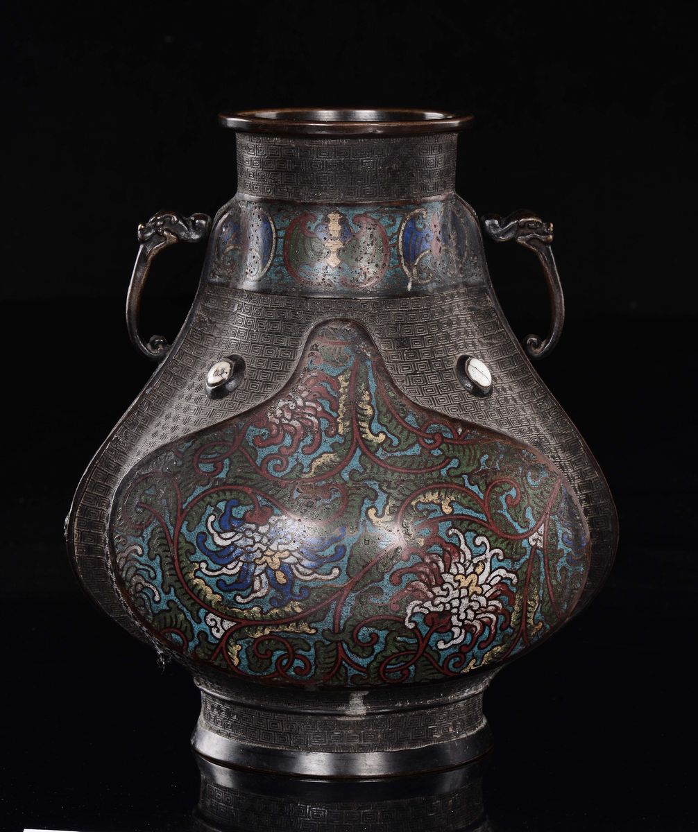 Vaso in Bronzo a Doppia Ansa con Smalti Cloisonné, Giappone, XIX Secolo