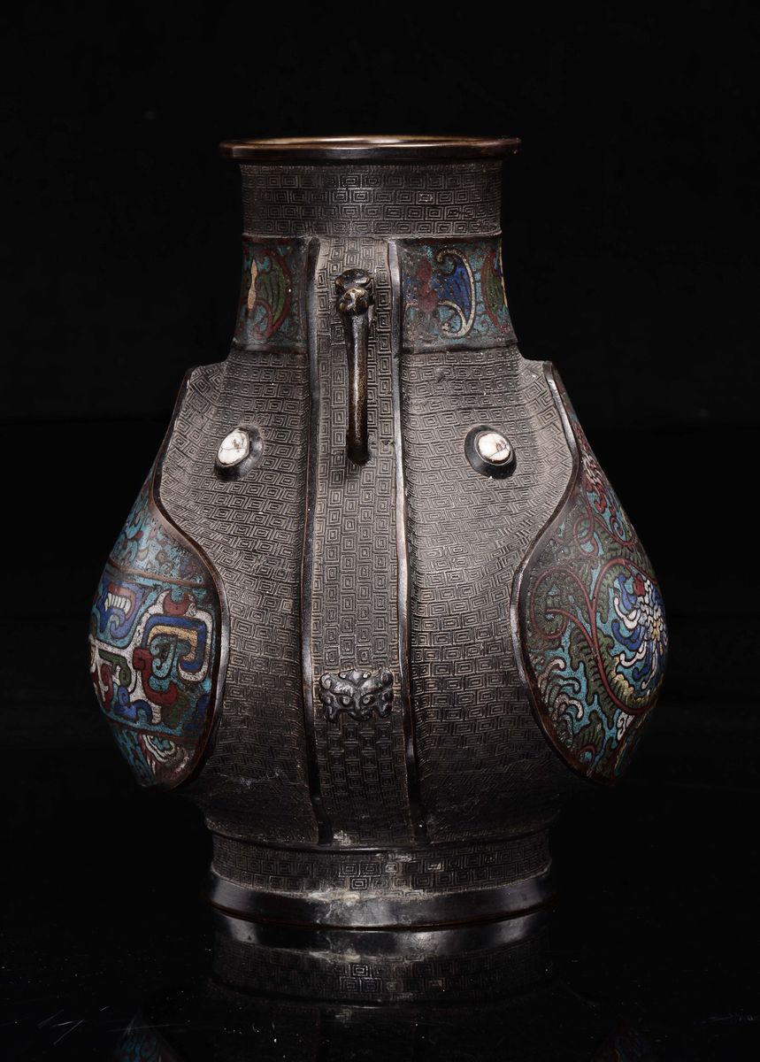 Vaso in Bronzo a Doppia Ansa con Smalti Cloisonné, Giappone, XIX Secolo
