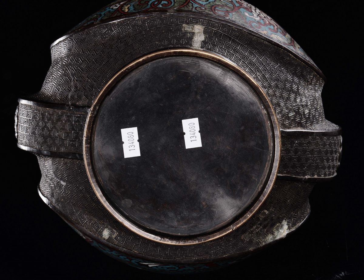 Vaso in Bronzo a Doppia Ansa con Smalti Cloisonné, Giappone, XIX Secolo