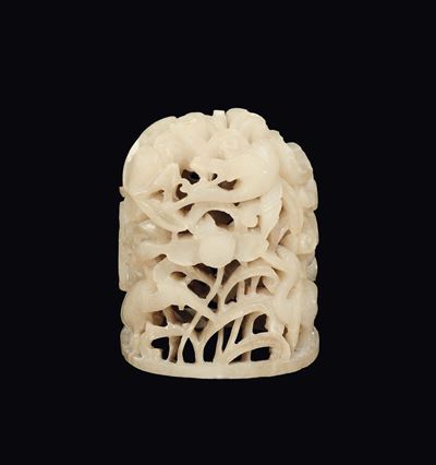 Sculturina in Giada Bianca Raffigurante Gru tra Alberi, Cina, Dinastia Ming, XVII Secolo