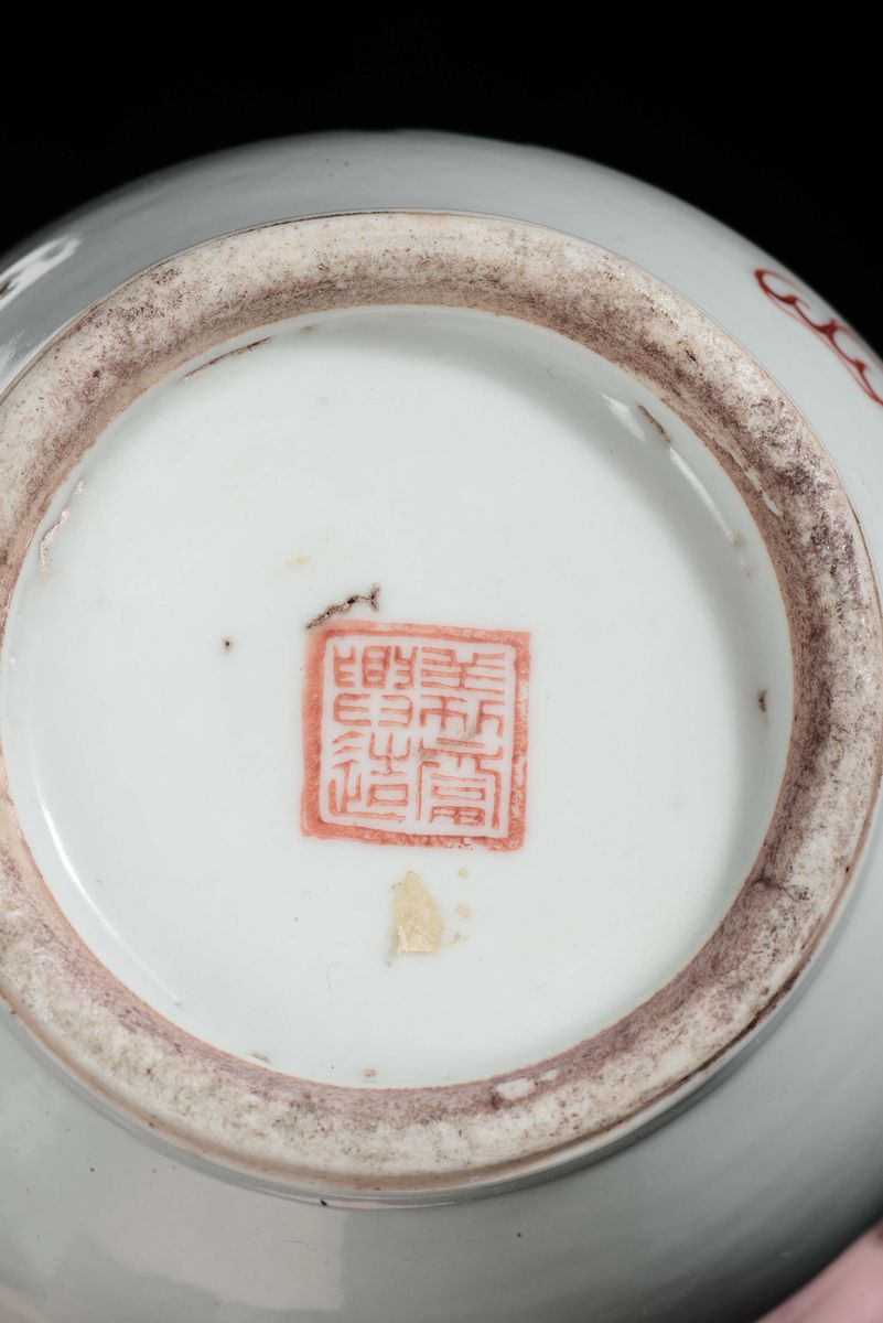 Vasetto in Porcellana Policroma con Cani di Pho e Scritte, Cina, XX Secolo